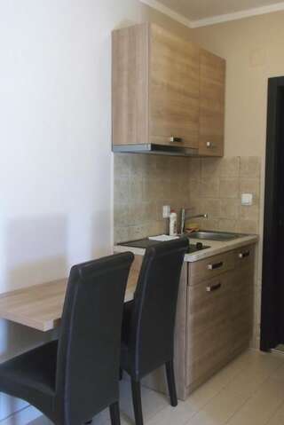 Апарт-отели Vila V Lux Apartments Петровац Номер-студио с частичным видом на море (3 взрослых)-13