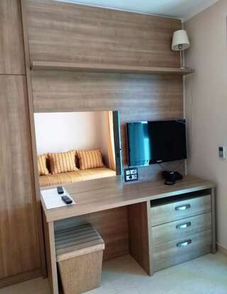 Апарт-отели Vila V Lux Apartments Петровац Номер-студио с частичным видом на море (3 взрослых)-16